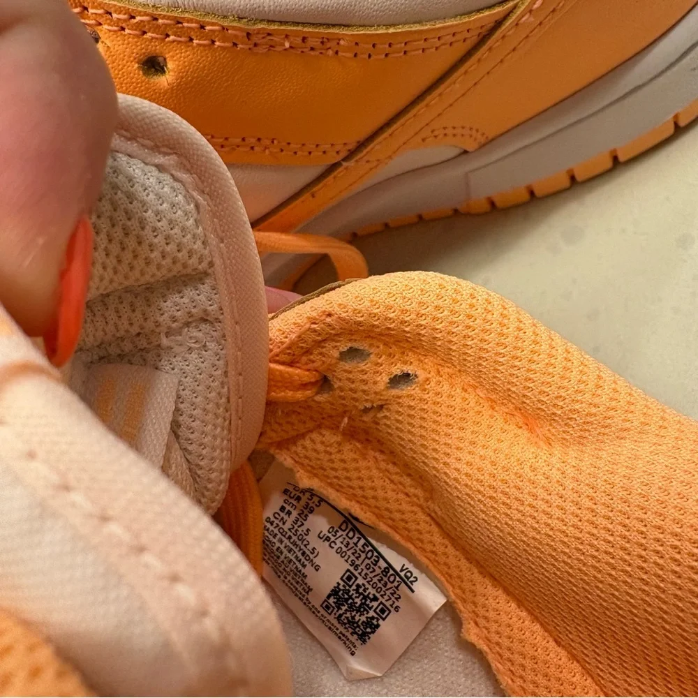 Nike Women’s Low-Top Dunk Sneakers in Orange Cream Peach Size 8 Brand New - Picture 6 of 8